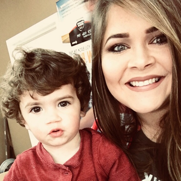 Meet your Posher, Alyssa - Picture 2 of 2